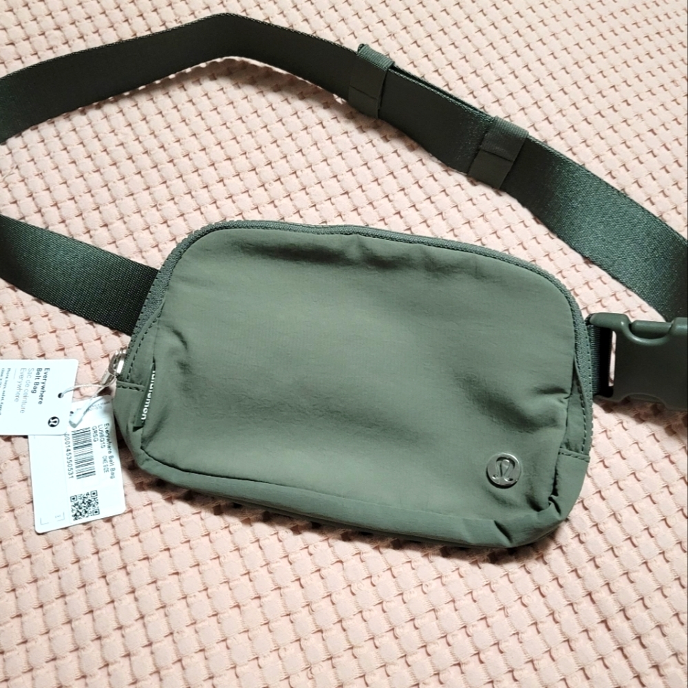 Lululemon Belt bag Olive color